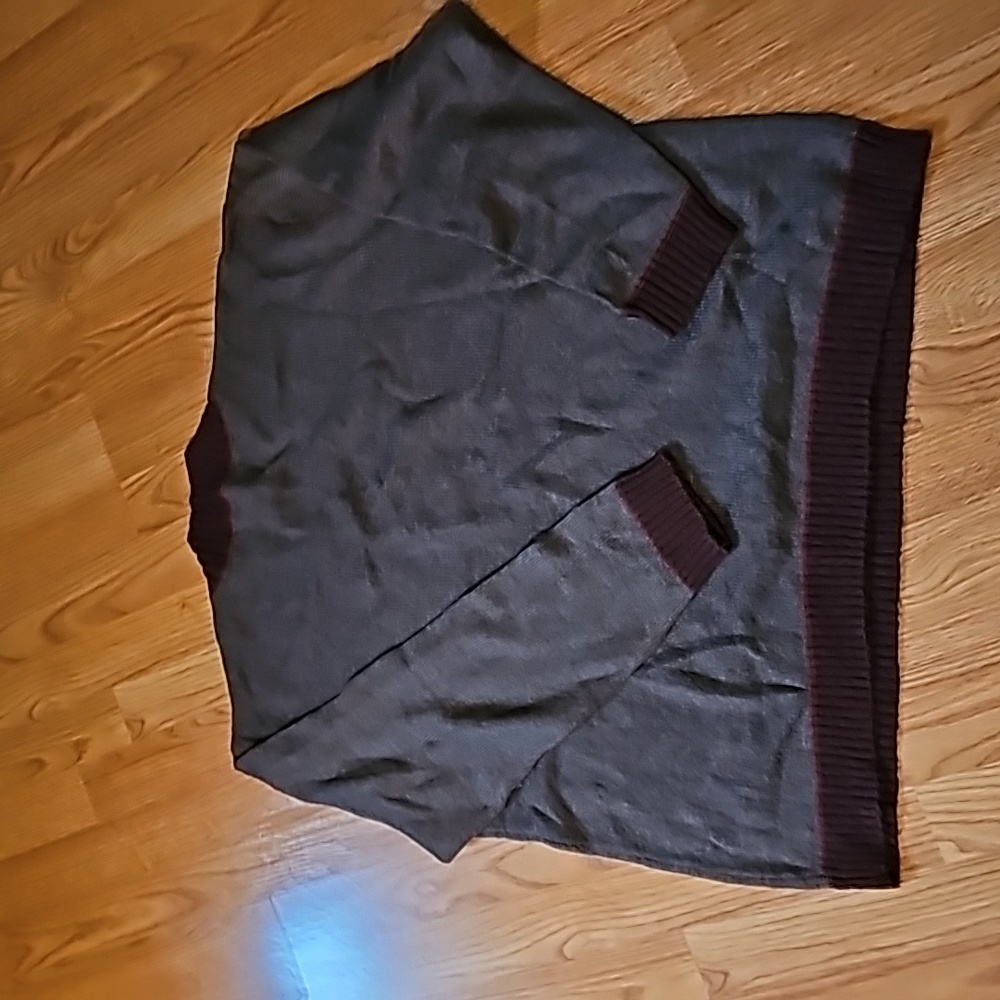 Sweaters. - Picture 7 of 7